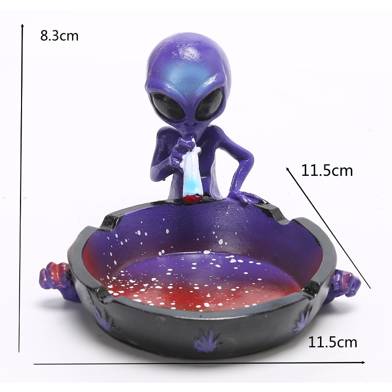 Aliens Shaped Resin Ashtray With Smoking Small Size Mix Colors 8.5cm OEM