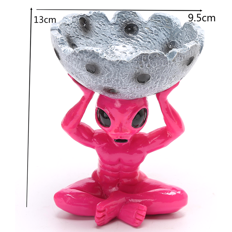 Aliens Shaped Resin Ashtray With Smoking Small Size Mix Colors 13cm OEM
