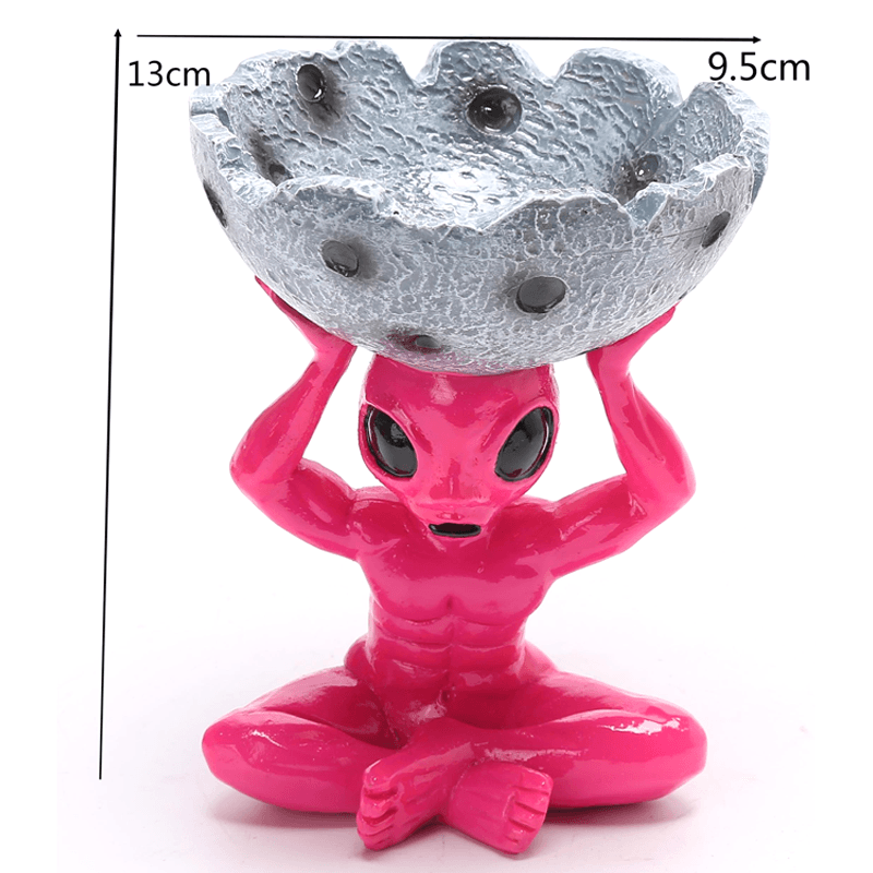 Aliens Shaped Resin Ashtray With Smoking Small Size Mix Colors 13cm OEM
